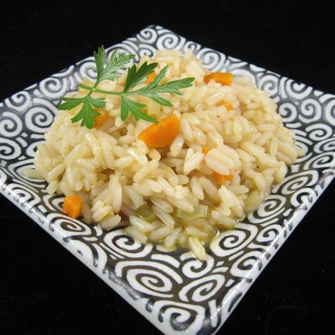 Simple Baked Rice Rice Dishes Easy, Homemade Stock, Leftover Veggies, Cooking With Ground Beef, Mexican Rice Recipes, Rice Side, Dry Rice, Baked Rice, Potato Rice