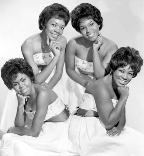 the Shirelles (American music group) - Images | Britannica The Shirelles, 60s Girl, The Ronettes, 60s Music, Carole King, Oldies Music, Bette Midler, No One Loves Me