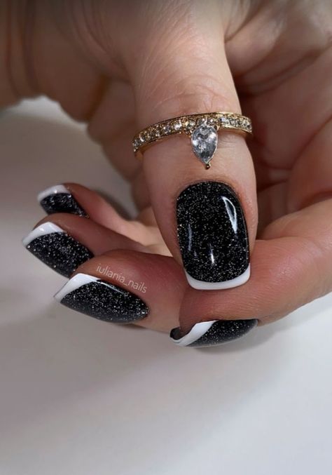 Black Short Nails Design Simple, Black Rock Concert Nails, Black Nails With Glitter Tips, Black Christmas Nail Designs, Nail Ideas Pink, Winter Nails Christmas, Nails January, Old Money Nails, Nails Valentines Day