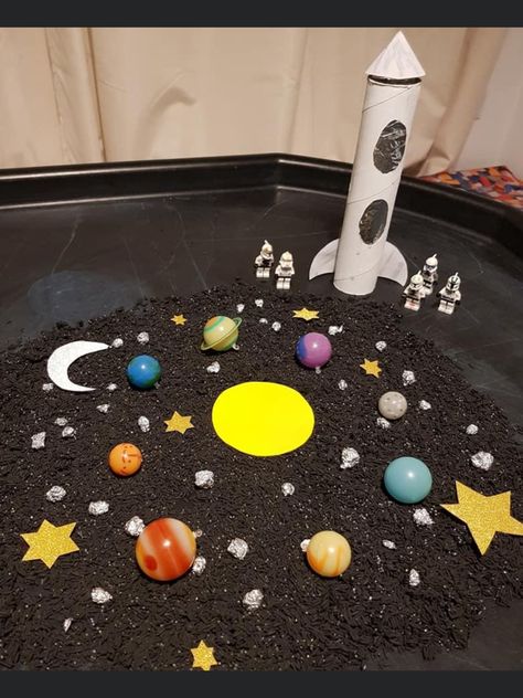 Space Activities Tuff Tray, Space Themed Tuff Tray, Space Messy Play, Space Tuff Tray Ideas, Space Activities Preschool, Tuff Tray Ideas Toddlers, Planets Activities, Space Theme Classroom, Space Theme Preschool