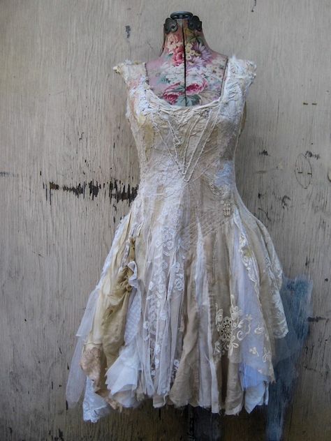 Gorgeous custom made dress for Courtney Love Gibbous Fashion, Carnaval Make-up, Quirky Clothing, Custom Dress, Courtney Love, Quirky Fashion, Dress Forms, Heart Beat, Make Friends