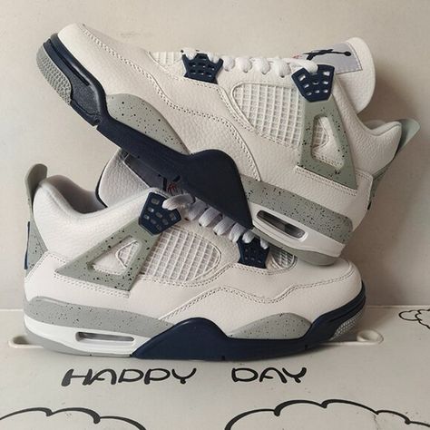 Air Jordan 4 Retro - Midnight Navy Size 8 Jordan 4 Outfit Women, Cute Jordans, Pretty Sneakers, Nike Fashion Shoes, Pretty Shoes Sneakers, Jordan Shoes Retro, Jordan 4s, All Nike Shoes, Nike Shoes Jordans