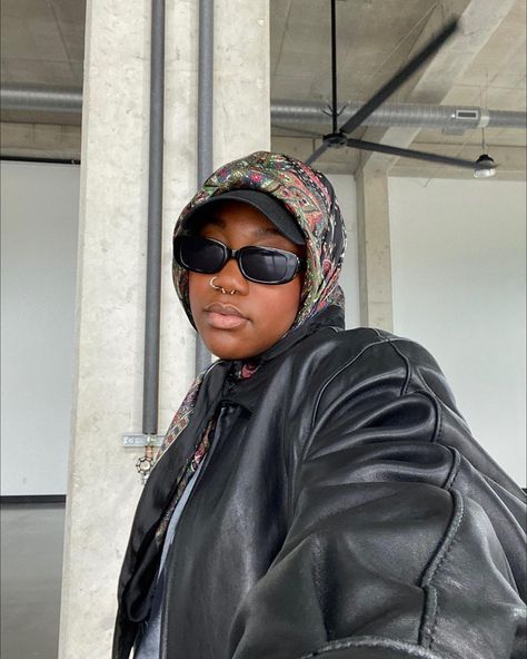 fashion blogger taking a selfie wearing a silk pattern scarf and hat on her head with sunglasses and a varsity leather jacket Babushka Head Scarf, Babushka Scarf Outfit, Babushka Outfit, Babushka Scarf, Blue Headscarf, Style Themes, Boys Day, Head Scarf Styles, Winter Inspo