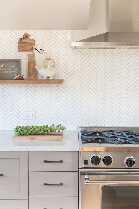 13 Sleek White Modern Kitchen Backsplash Ideas | Hunker White Kitchen Splashback, Modern Kitchen Backsplash, Kitchen Splashback Tiles, Farmhouse Kitchen Backsplash, Herringbone Backsplash, Kitchen Backsplash Designs, Kitchen Splashback, 아파트 인테리어, White Modern Kitchen