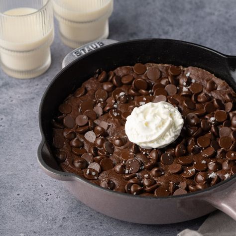 These cast iron skillet brownies are quick and easy with buttery, crisp edges, a fudgy texture throughout, and a gooey core. Iron Skillet Brownies, Brownie Skillet, Skillet Cookies, Skillet Brownie, Decadent Chocolate Desserts, Skillet Cookie, Kitchen Skills, Brownie Ingredients, Homemade Brownies