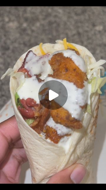 Kooking with Ki 👩🏾‍🍳 on Instagram: "throwback to when I made chicken wraps 🔥 

#chickenwraps #bacon #instafood #foodstagram #snackideas #mcdonalds" Chicken Wrap Recipes Easy, Mac Donalds, Mc Donald's, Chicken Wrap Recipes, Chicken Wrap, Chicken Wraps, Wrap Recipes, Burger King, Bacon