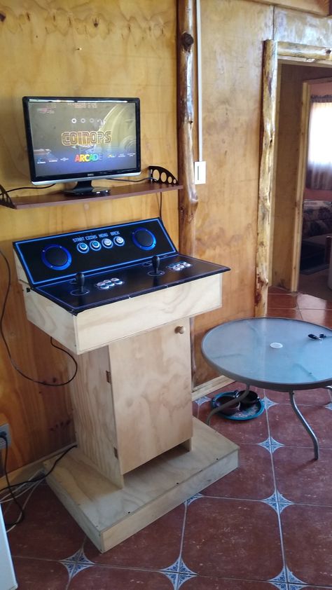 Arcade Pedestal, Arcade Cabinet Plans, Retro Pi, Diy Arcade Cabinet, Raspberry Projects, Retro Arcade Machine, Retro Diy, Arcade Retro, Arcade Room