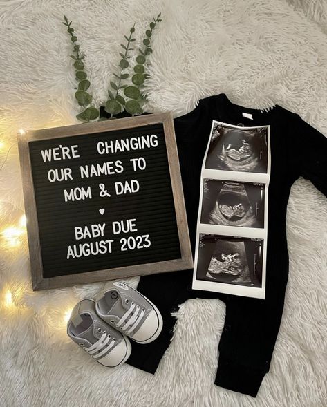 Baby Accouncement, First Pregnancy Announcements, Creative Baby Announcements, Baby Surprise Announcement, Pregnancy Announcement Pictures, Pregnancy Announcement To Parents, Surprise Pregnancy Announcement, Fun Pregnancy Announcement, Baby Announcement To Husband