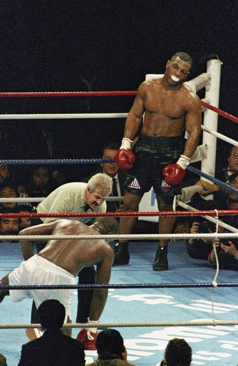 Mighty Mike, Mike Tyson Boxing, Boxing Images, Boxing Ring, Ufc Boxing, Muhammed Ali, Boxing Posters, Boxing History, Boxing Champions