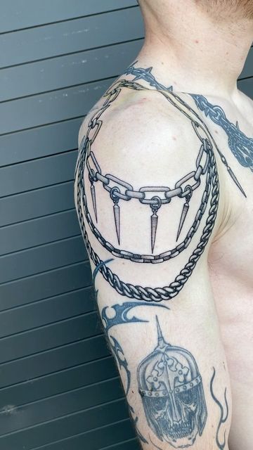 Chain Fence, Hook Tattoos, Chain Tattoo, Garage Organisation, Jewel Tattoo, Organisation Ideas, Head Tattoo, Chest Piece Tattoos, Head Tattoos