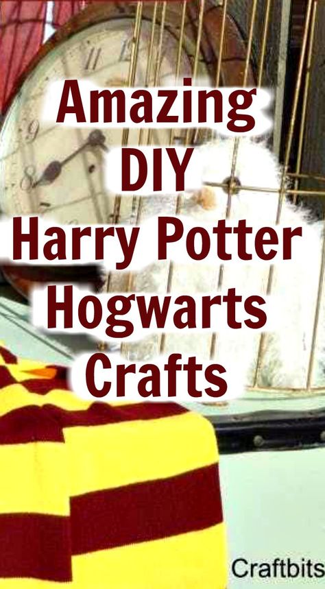 Hogwarts Houses Decorations, Diy Harry Potter Wall Decor, Harry Potter Wreath Ideas, Diy Hogwarts Decorations, Hogwarts Diy Decoration, Hogwarts Decorations Diy, Diy Harry Potter Room Decor, Harry Potter Craft Ideas Diy, Diy Harry Potter Crafts Room Decor