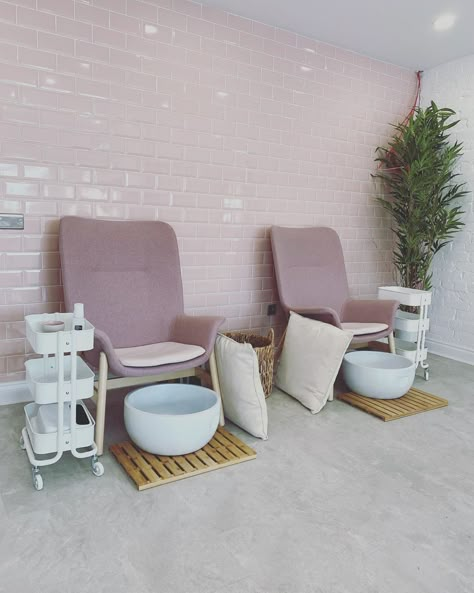 Small Pedicure Room, Custom Pedicure Station, Diy Pedicure Platform Salon Ideas, Pedicure Space Ideas, Pedicure Studio Ideas, Pipeless Pedicure Station Ideas, No Plumbing Pedicure Station, Pedi Station Ideas, At Home Pedicure Station