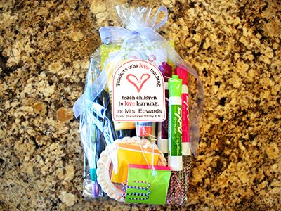 11 Teacher Appreciation Gifts for $5 or Less - PTO Today Teacher Goody Bag Ideas, Teacher Goodie Basket, Teacher Appreciation Goodie Bags, Teacher Swag Bag Ideas, Appreciation Goodie Bags, Easy Teacher Appreciation Gifts, Pto Teacher Appreciation, Diy Teacher Christmas Gifts, Appreciation For Teachers