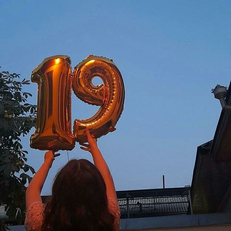 11.08.2021. Bye my 18, Hello my 19. Bring me lots of HAPPINESS 💛💫 19 Birthday Pictures, Hello 19 Birthday, Happy 19th Birthday To Me, Happy 19 Birthday To Me, Hello 19, Happy Birthday 19, 19 Birthday, Vanellope Y Ralph, Birthday Balloons Pictures