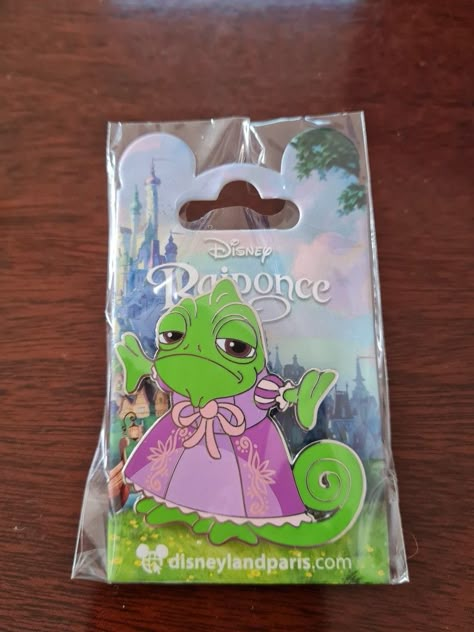 Enemal Pin, Clothes Icon, Disney Precious Moments, Disney Princess Books, Disney Pins Sets, Disneyland Pins, Mickey Mouse Pins, Disney Fun Facts, Disney Rapunzel