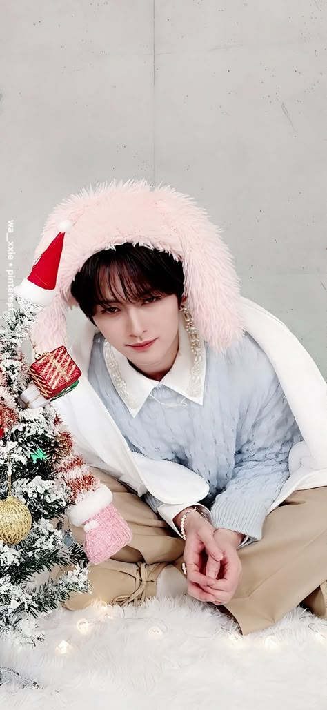 #StrayKids #Minho #Christmas #Wallpaper & #Lockscreen #Waxie dont repost/crop wm! Christmas K Pop Wallpaper, Lee Know Christmas Wallpaper, K-pop Christmas, Christmas Lee Know, K Pop Christmas Wallpaper, Christmas Kpop Wallpaper, Lee Know Cute Wallpaper, Kpop Christmas Wallpaper, Leeknow Wallpaper Lockscreen