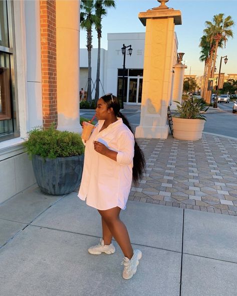 Curvy Girls Outfit, Plus Size Pose, Curvy Street Style, Plus Size Outfit Inspiration, Plus Size Short Dresses, Summer Outfits Modest, Classy Wear, Modest Summer Outfits, Outfits Modest