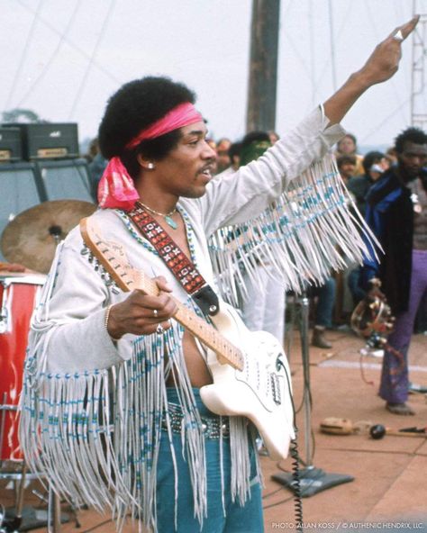 Jimi Hendrix Woodstock, Jimi Hendrix Art, Mundo Hippie, Jimi Hendrix Poster, Woodstock 1969, Jimi Hendrix Experience, Woodstock Festival, Stratocaster Guitar, Mazzy Star