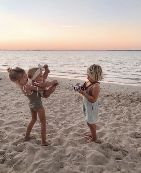 Surfer Kids, Surfer Baby, Dream Kids, Mommy Goals, Dream Family, Future Mom, Wife Life, Future Lifestyle, Beach Kids