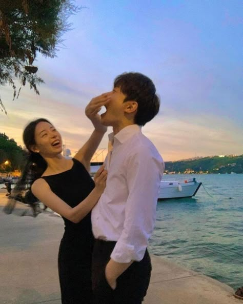 Drama Videos, Sibling Pictures, Korean Couple Photoshoot, Wifey Material, Korean Wedding, Ulzzang Couple, Korean Couple, Cute Couple Selfies, Couple Photography Poses