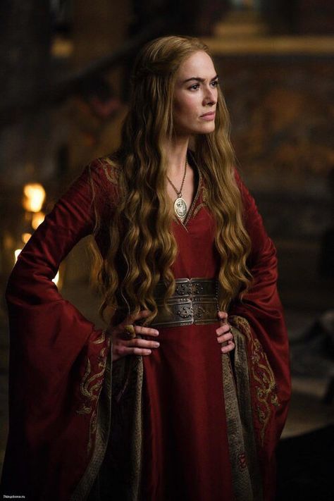 Sassy hands on hips Cersei Lannister Costume, 50's Costume, Game Of Thrones Outfits, Game Of Thrones Facts, Game Of Thrones Costumes, Got Game Of Thrones, Fire And Blood, Lena Headey, Game Of Thrones Funny