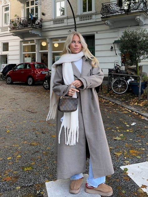 Elevate your fall/winter wardrobe with our Thick Chunky Winter Tassel Scarf, a statement accessory designed to keep you warm and stylish during the coldest months.   #autumn #fall #winterfits #autumnoutfits #chunkyscarf #inspo #aesthetic #cleangirl #celebstyle #mollymae #cozystyle Sweats And Coat Outfit, Winter Hats Outfit, Switzerland Outfit Fall, White Dress Outfit Winter, Christmas Market Outfit Winter, Winter Outfits With Scarves, Winter Headbands Outfit, Cozy Clothes Aesthetic, Outfit With Hats For Women