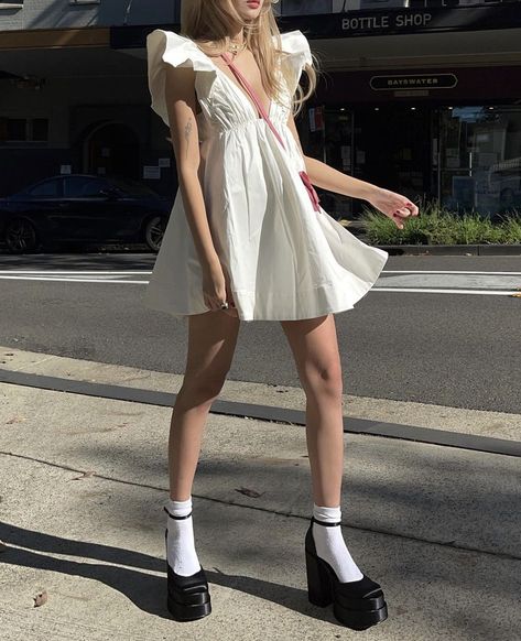 cuntlana Pixie Core Outfits, White Babydoll Dress Outfit, Babydoll Dress Outfit Summer, Babydoll Dress Aesthetic, Jamie Nguyen, Pixie Core, Babydoll Dress Outfit, White Babydoll Dress, Festival Fits