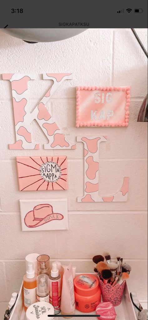 Sorority Decorations Room, Sorority Letter Ideas, Sorority Letter Painting, Sorority Gift Ideas, Canvas Painting Ideas Sorority, Sorority Little Baskets, Paddles Sorority, Sorority Room Ideas, Sorority Canvases