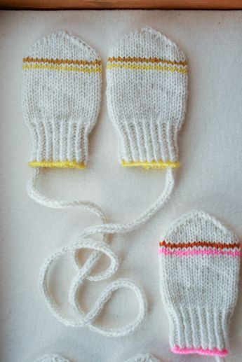 Baby Mittens Knitting Pattern, Baby Mittens Knitting, Baby Mittens Pattern, Corak Krusye, Projek Mengait, Crochet Baby Mittens, Purl Bee, Knitted Mittens, Crafts Sewing Patterns