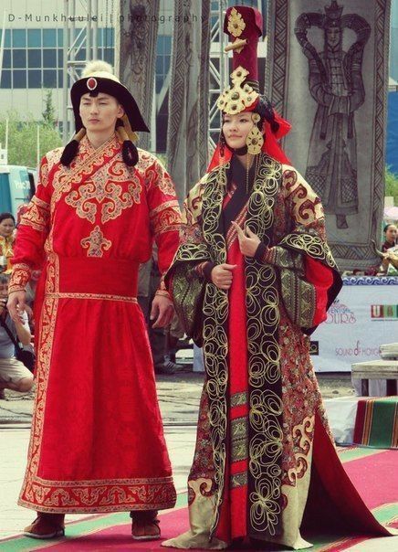 Traditional Mongolian Clothing, Mongolian Traditional Clothing, Turandot Opera, Mongolian People, Mongolian Clothing, Royal Outfit, King Khan, Royal Outfits, Folk Dresses