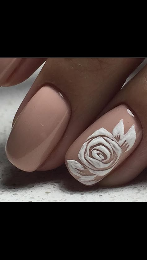 Nail With Flowers, Roses On Nails, Nude Matte Nails, Animation Nails, Manicure Pedicure Ideas, Cartoon Nail Designs, Wedding Nail Designs, Hand Nails, Nails Floral