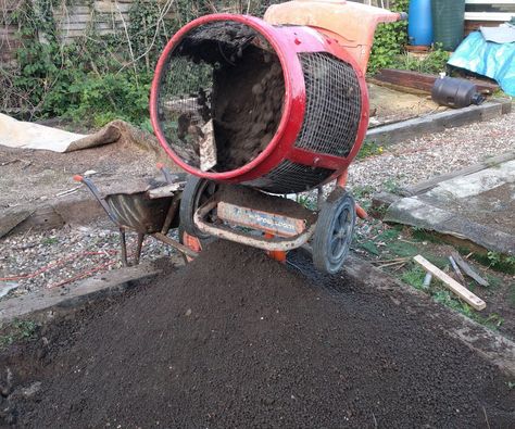 I wanted a really easy way of sifting soil for my vegetable patch. I already owned a Belle electric mixer which you can pickup very cheaply. I also purchased another... Compost Sifter, Homemade Compost Bin, Cleaning Headlights On Car, Soil Sifter, Diy Compost, China Garden, Cement Mixer, Farm Tools, Soil Improvement