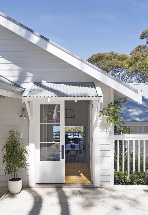 The best home exterior materials to nail your facade House Exterior Cottage, Materials Palette, Exterior Materials, Weatherboard House, Kerb Appeal, Beach House Exterior, Edwardian House, Cottage Exterior, Exterior Details