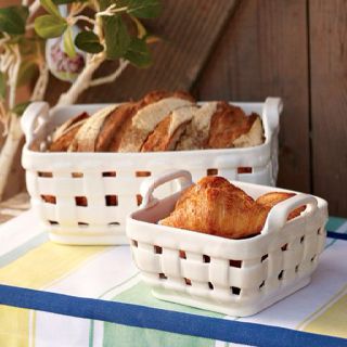 End Of Summer Bash, Ceramic Baskets, Bread Baskets, Summer Bash, Slab Pottery, Pottery Crafts, Diy Pottery, Ceramics Pottery Art, Bread Basket