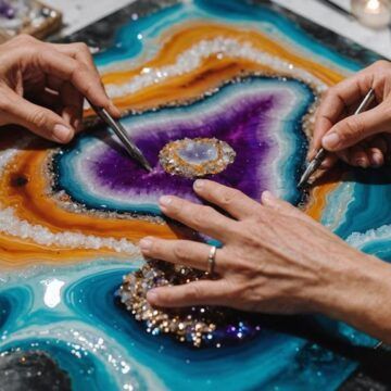 stunning geode resin art Geode Resin Art, Geode Painting, Pour Paint, Choosing Paint, Acrylic Pouring Techniques, Geode Art, Acrylic Craft Paint, Paint Types, Pouring Painting