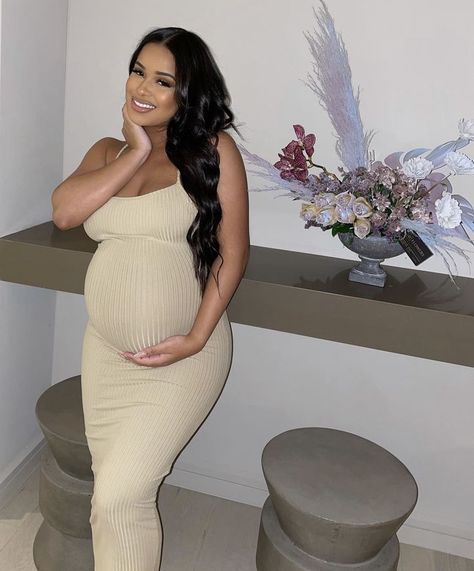 Pinterest: @TRUUBEAUTYS💧#pinterestTruubeautys . Pregnant Baddie, Pregnancy Belly Photos, Cute Pregnancy Pictures, Belly Photos, Story Fake, Pregnancy Goals, Pregnancy Dress, Baby Bump Style, Beautiful Pregnancy