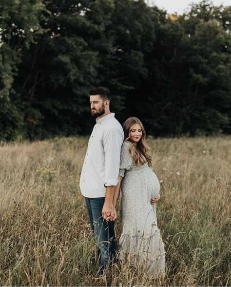 Maternity Pictures With Husband Outfits, Pregnant Outdoor Photography, Maternity Shoot In A Field, Maternity Pics Outside, Spring Outdoor Maternity Photos, Must Have Maternity Photos, Maternity Photography Green Dress, Lifestyle Maternity Photography Outdoor, Self Timer Maternity Photos