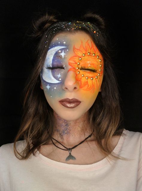 Artistic makeup sun & moon #sun #moon #sunmakeup #moonmakeup #sun&Moon #solelua #maquiagem #maquiagemartistica #artisticmakeup #makeup Sun And Moon Face Paint, Sun Face Paint, Sun Face Painting, Sun And Moon Makeup, Body Moodboard, Moon Makeup, Uv Makeup, Paint Body Art, Kids Face Painting