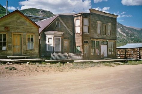 The Remnants Of This Abandoned Town In Colorado Are Hauntingly Beautiful Ghost Towns In Colorado, Old Western Towns, Colorado Towns, Abandoned Town, Abandoned Cities, Buy Land, Creepy Ghost, Nice House, West Town