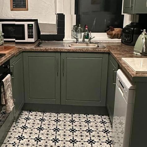 Jessica Kevill - "Before and after pictures of our kitchen. The kitchen cupboards were painted with Serenity furniture paint, the tiles are painted with matt black tile paint, both from Rust-Oleum. Walls painted white, lino bought online and fitted by ourselves. The total cost was less then £150" Great transformation on a budget! 😍 #diy #onabudget #kitchenmakeover #homedecor #kitchenupdate #rustoleum Kitchen Cupboard Makeover Ideas, Black Tile Paint, Tile Paint, Black Tile, Black Tiles, Rust Oleum, Furniture Paint, After Pictures, Budget Diy