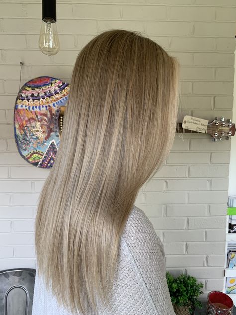 Shadow Route Blonde Hair, Blond Hair Shadow Roots, Blonde W Shadow Root, Beige Blonde With Shadow Root, Cool Blonde With Shadow Root, Shadow Root Blonde Highlights, Light Brown Shadow Root, Shadow Roots Blonde Hair, Blonde Hair With Root Shadow