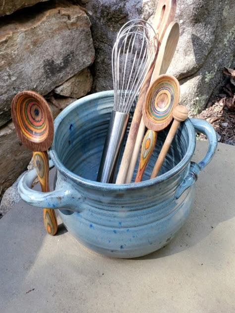 Wheel Thrown Pots, Clay Utensil Holder, Easy Pottery Wheel Projects, Eclectic Pottery, Small Pottery Ideas, Pottery Throwing Ideas, Pottery Ideas Handbuilt, Beginner Pottery Wheel Projects, Handbuilding Pottery Ideas