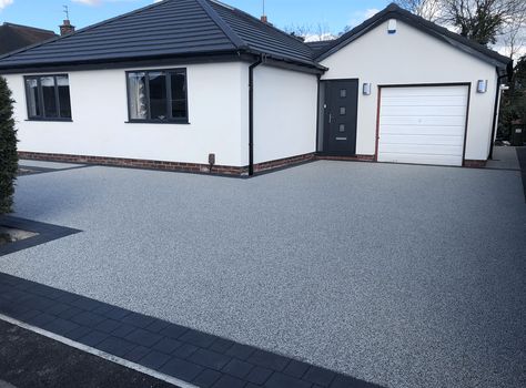 Front Driveway Ideas, Driveway Materials, Tarmac Driveways, Resin Bound Driveways, Resin Driveway, Driveway Installation, Resin Patio, Asphalt Driveway, Colorful Patio