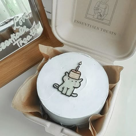 Unique Bento Cake Design, Cat Bento Cake, Birthday Cake Cat, Simple Cake Decoration, Kue Disney, Cakes Aesthetic, Cake Recipes Easy, Small Birthday Cakes, Cake For Boyfriend