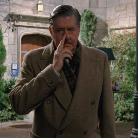 Richard Gilmore Aesthetic, Gilmore Style, Richard Gilmore, Gilmore Girls Characters, Emily Gilmore, Gilmore Girls Fashion, 2000s Icons, Comfort Show, Gilmore Girl