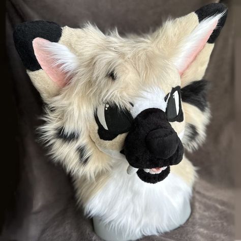 Unique Fursona, Fursuit Ideas, Fursuit Paws, Dino Mask, Fur Suits, Therian Stuff, It's Wednesday, Fursuit Head, Mask Ideas