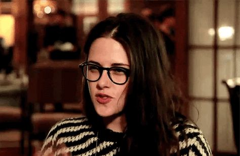 Kristen Stewart Gif, Kristan Stewart, Kristen Stewart Hair, Alex Danvers, Bella Cullen, Feminine Energy Aesthetic, Kristin Stewart, Kristen Stewart Style, The Perfect Girl