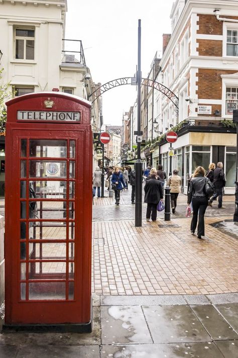 Spring Packing List, London In Spring, London Packing List, London In February, What To Wear In London, London In March, London Snow, Plain White Sneakers, Travel Sneakers