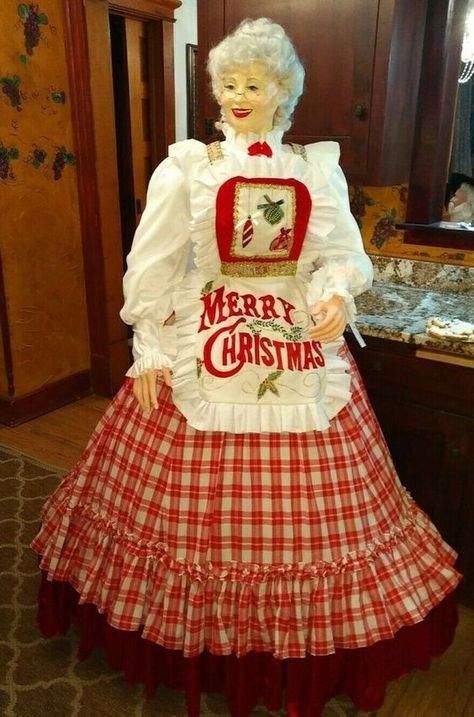 Mrs Clause Costume, Mrs Claus Outfit, Mrs Claus Dress, Santa Ideas, Christmas Lodge, Plus Size Costume, Xmas Outfits, Ornaments Homemade, Santa Doll