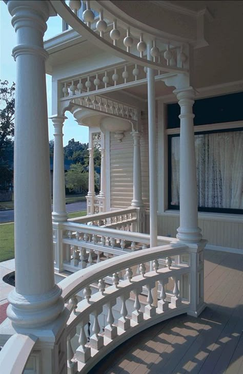 Pillow-Thompson House (Helena, Arkansas) Victorian Balcony, Victorian Porch Ideas, Helena Arkansas, Porch Details, Victorian Porch, Victorian Exterior, Victorian Cottage, Home Decoration Ideas, Victorian Houses